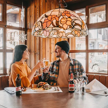 Sunstar & מלון גרינדלוולד